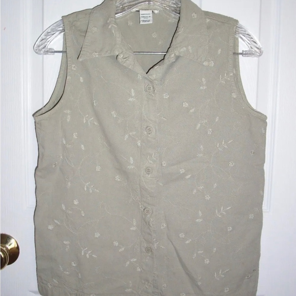 Ladies size 4 Jones New York Sport green embroidered sleeveless button down top